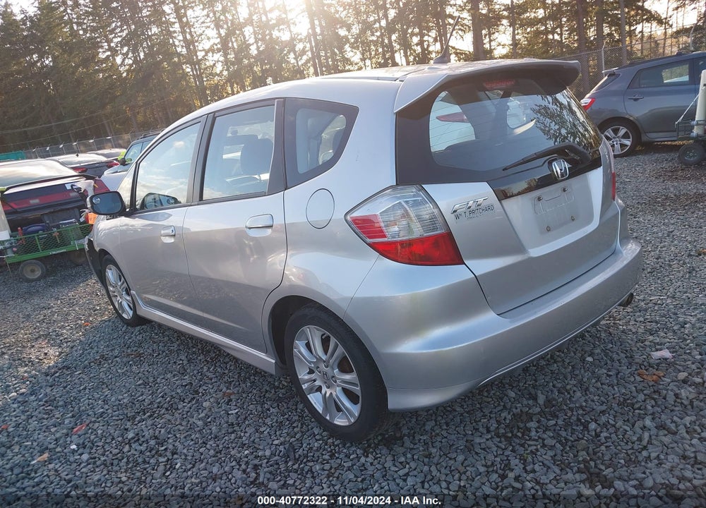 2011 HONDA FIT SPORT VIN: JHMGE8H55BC014006