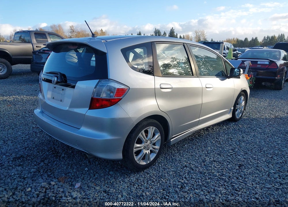 2011 HONDA FIT SPORT VIN: JHMGE8H55BC014006