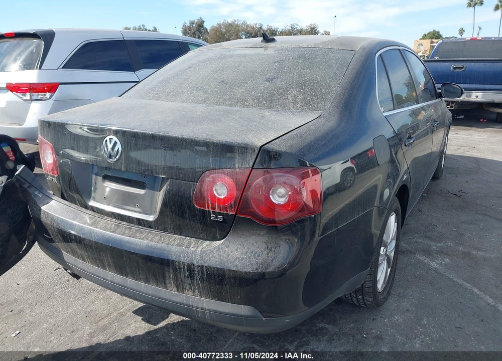 2010 VOLKSWAGEN JETTA SE VIN: 3VWRX7AJ1AM026055