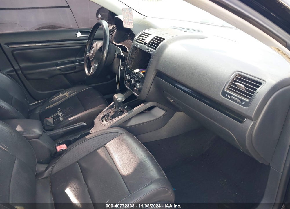 2010 VOLKSWAGEN JETTA SE VIN: 3VWRX7AJ1AM026055