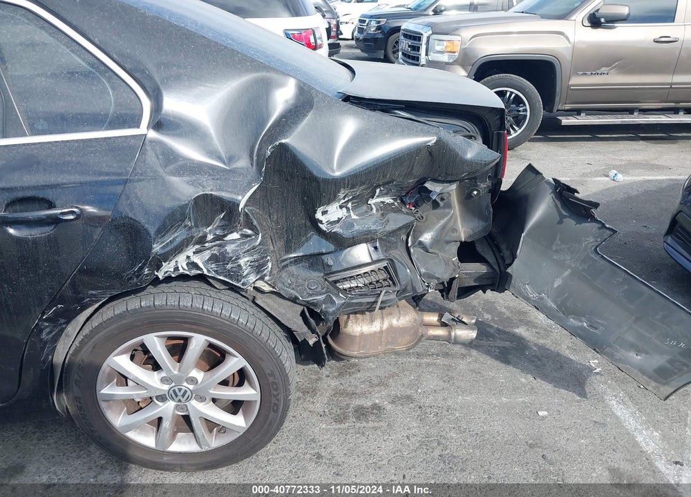 2010 VOLKSWAGEN JETTA SE VIN: 3VWRX7AJ1AM026055