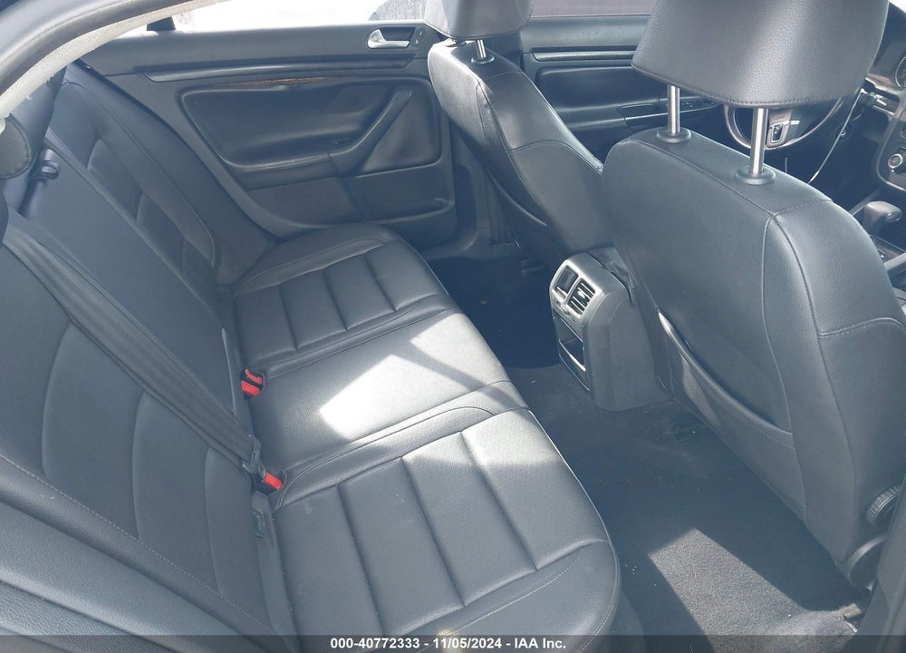 2010 VOLKSWAGEN JETTA SE VIN: 3VWRX7AJ1AM026055