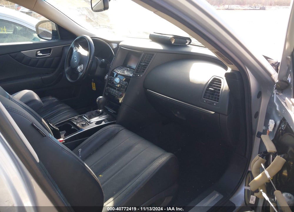 2016 INFINITI QX70 VIN: JN8CS1MUXGM670284