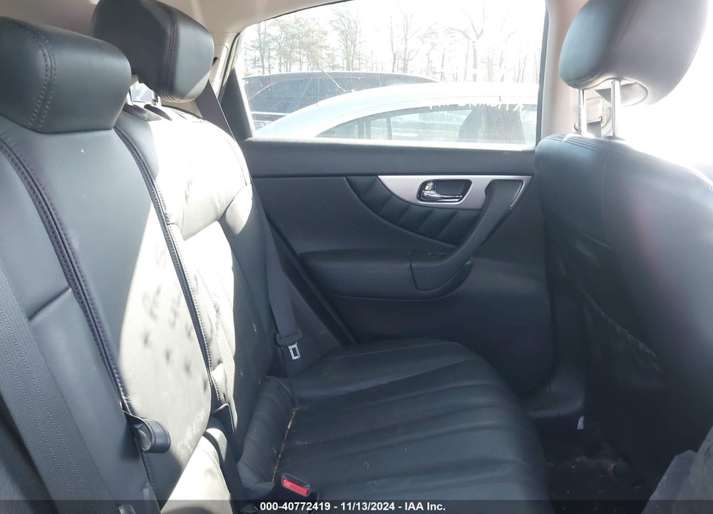 2016 INFINITI QX70 VIN: JN8CS1MUXGM670284