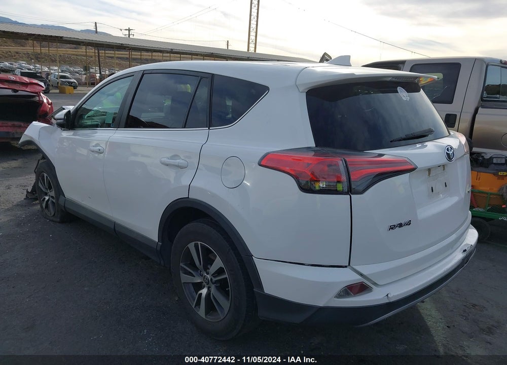 2018 TOYOTA RAV4 XLE VIN: 2T3WFREVXJW471054