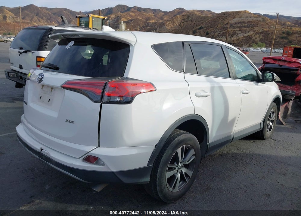 2018 TOYOTA RAV4 XLE VIN: 2T3WFREVXJW471054