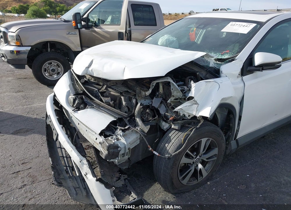 2018 TOYOTA RAV4 XLE VIN: 2T3WFREVXJW471054
