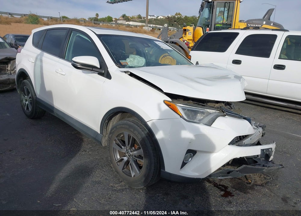 2018 TOYOTA RAV4 XLE VIN: 2T3WFREVXJW471054