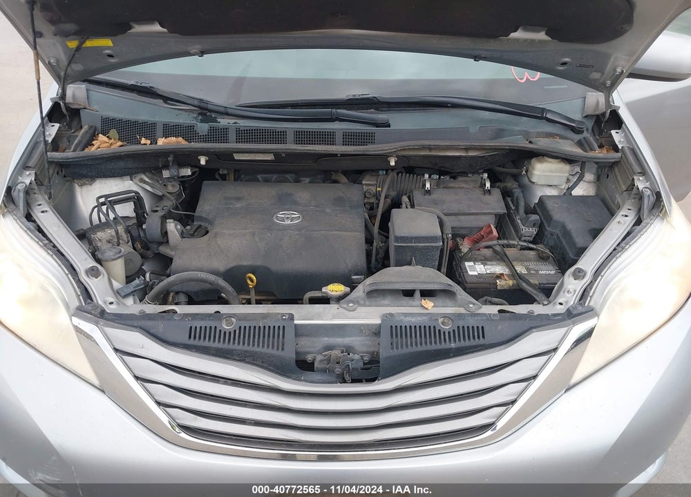 2011 TOYOTA SIENNA XLE V6 VIN: 5TDYK3DC8BS101967