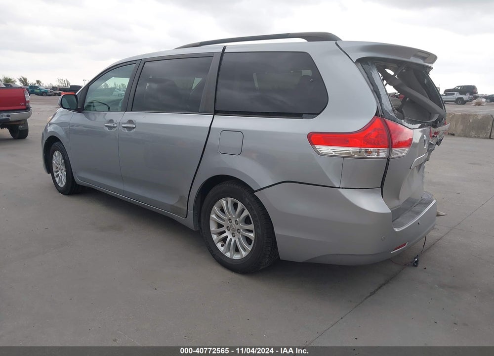 2011 TOYOTA SIENNA XLE V6 VIN: 5TDYK3DC8BS101967