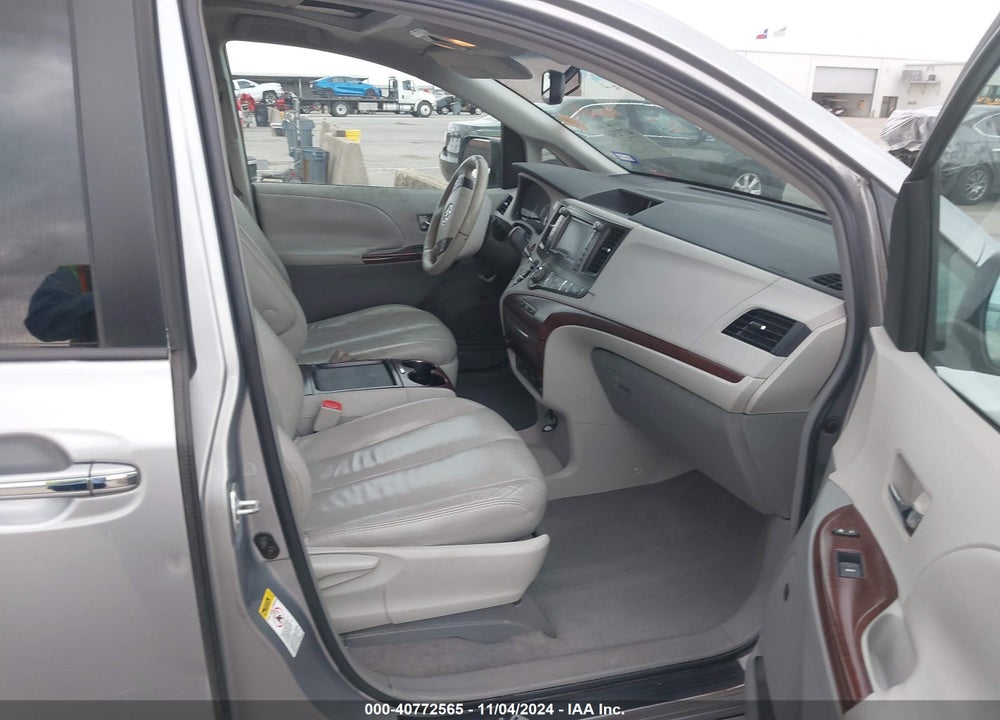 2011 TOYOTA SIENNA XLE V6 VIN: 5TDYK3DC8BS101967