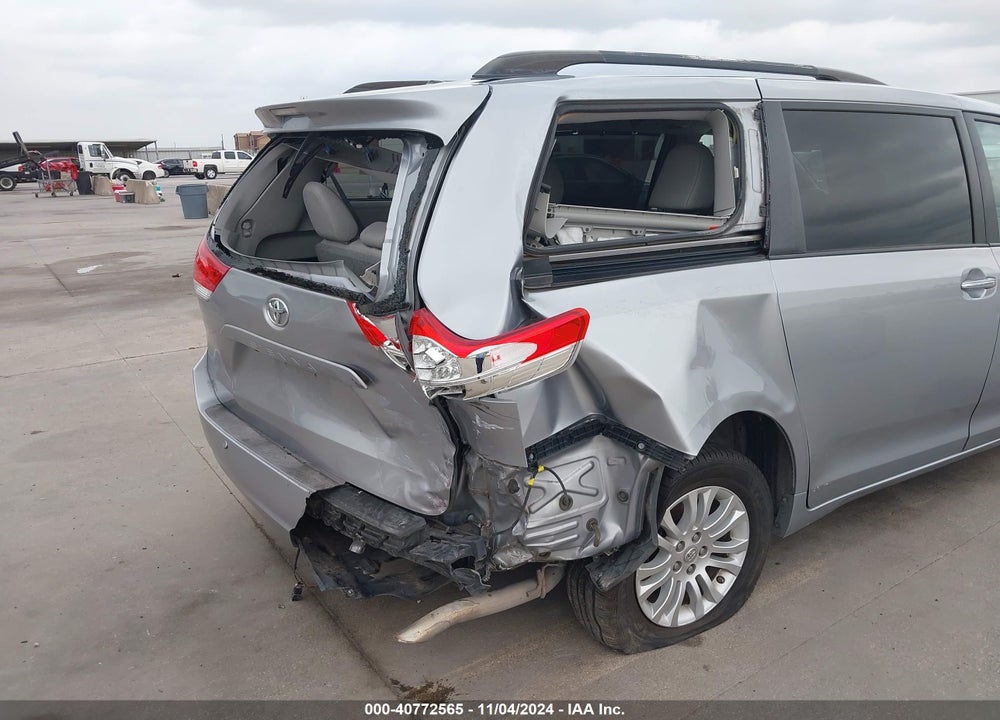 2011 TOYOTA SIENNA XLE V6 VIN: 5TDYK3DC8BS101967