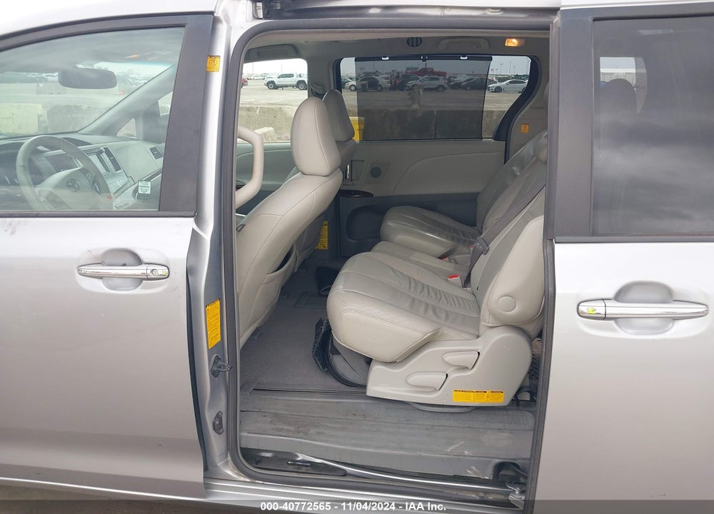 2011 TOYOTA SIENNA XLE V6 VIN: 5TDYK3DC8BS101967