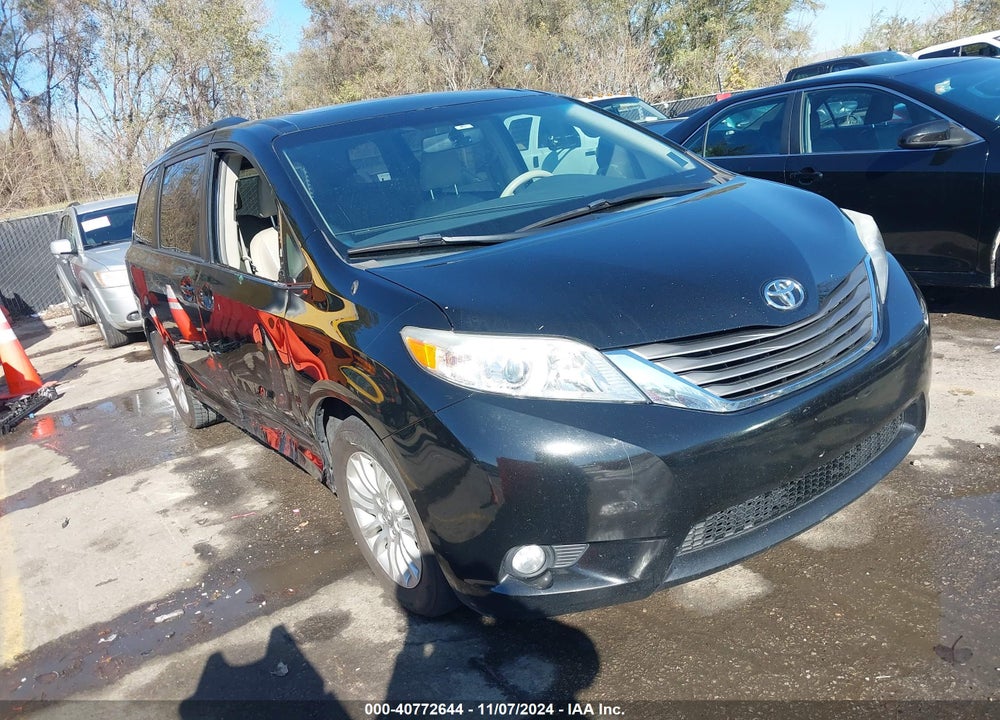 2013 TOYOTA SIENNA XLE V6 8 PASSENGER VIN: 5TDYK3DC4DS327359