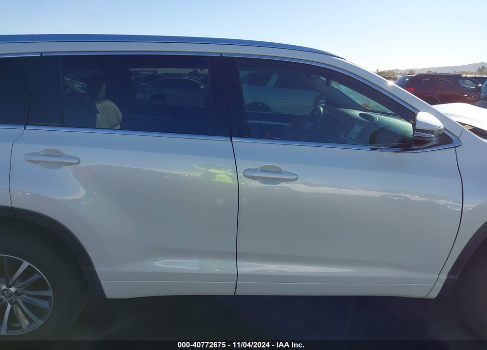 2017 TOYOTA HIGHLANDER XLE VIN: 5TDKZRFH0HS523074