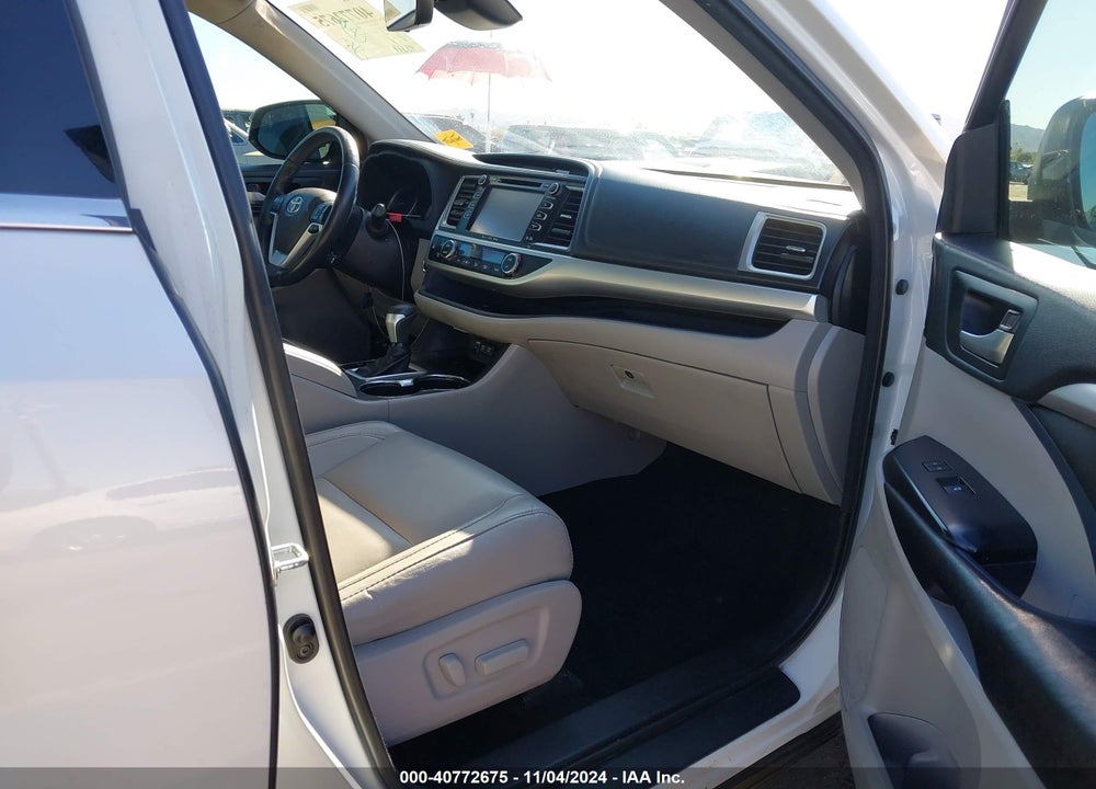 2017 TOYOTA HIGHLANDER XLE VIN: 5TDKZRFH0HS523074