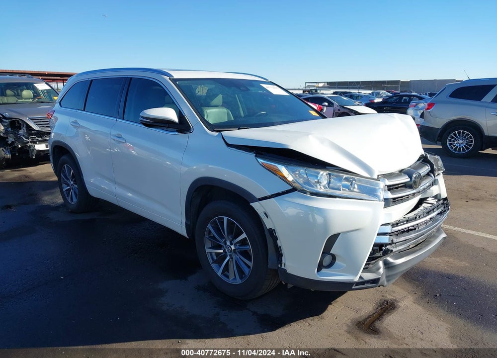 2017 TOYOTA HIGHLANDER XLE VIN: 5TDKZRFH0HS523074