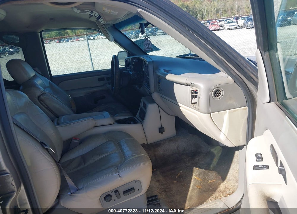 2001 CHEVROLET TAHOE LT VIN: 1GNEC13T91J146277
