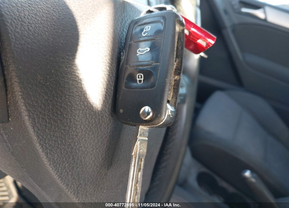 2013 VOLKSWAGEN GOLF 2.0L TDI 2-DOOR VIN: WVWMM7AJ6DW085788