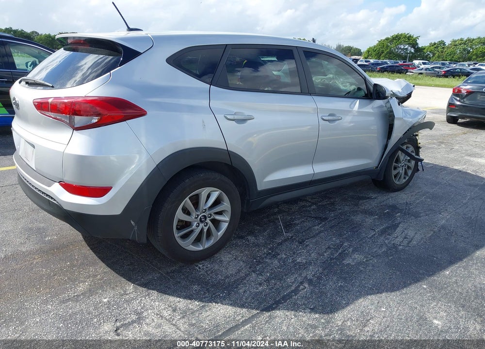 2016 HYUNDAI TUCSON SE VIN: KM8J23A47GU105411