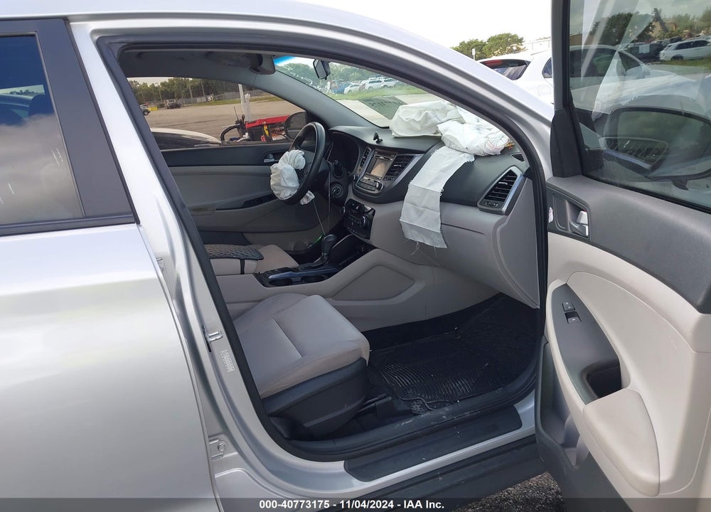 2016 HYUNDAI TUCSON SE VIN: KM8J23A47GU105411