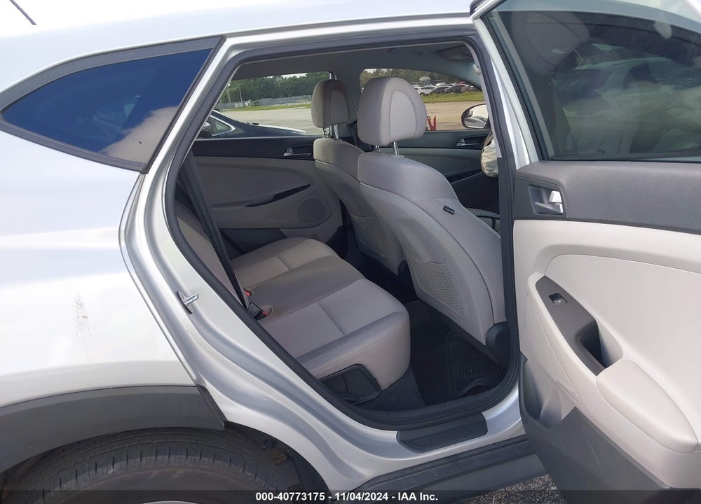 2016 HYUNDAI TUCSON SE VIN: KM8J23A47GU105411