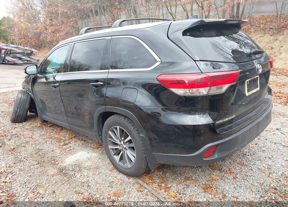2019 TOYOTA HIGHLANDER XLE VIN: 5TDJZRFH0KS617099