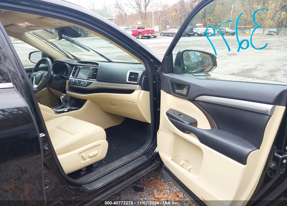 2019 TOYOTA HIGHLANDER XLE VIN: 5TDJZRFH0KS617099
