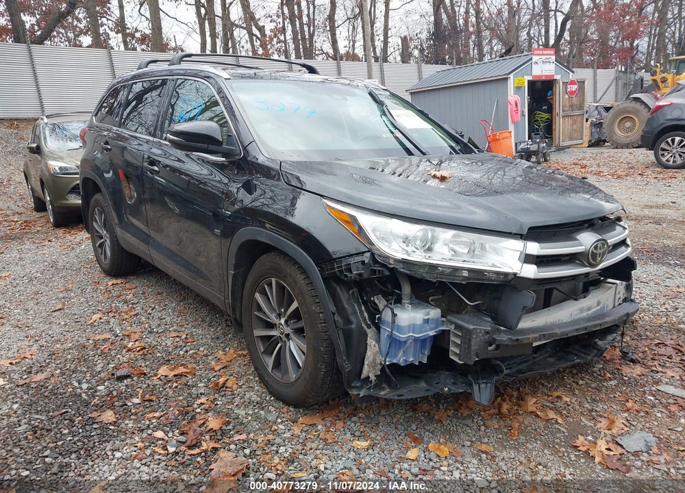 2019 TOYOTA HIGHLANDER XLE VIN: 5TDJZRFH0KS617099