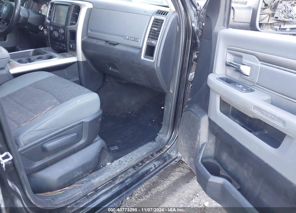 2016 RAM 1500 VIN: 1C6RR7LG7GS317732