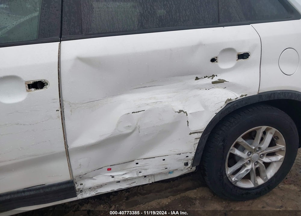 2014 KIA SORENTO LX VIN: 5XYKT4A65EG441960