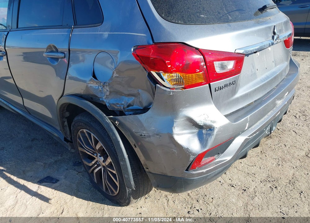 2018 MITSUBISHI OUTLANDER SPORT 2.4 SE VIN: JA4AP3AW1JZ018518