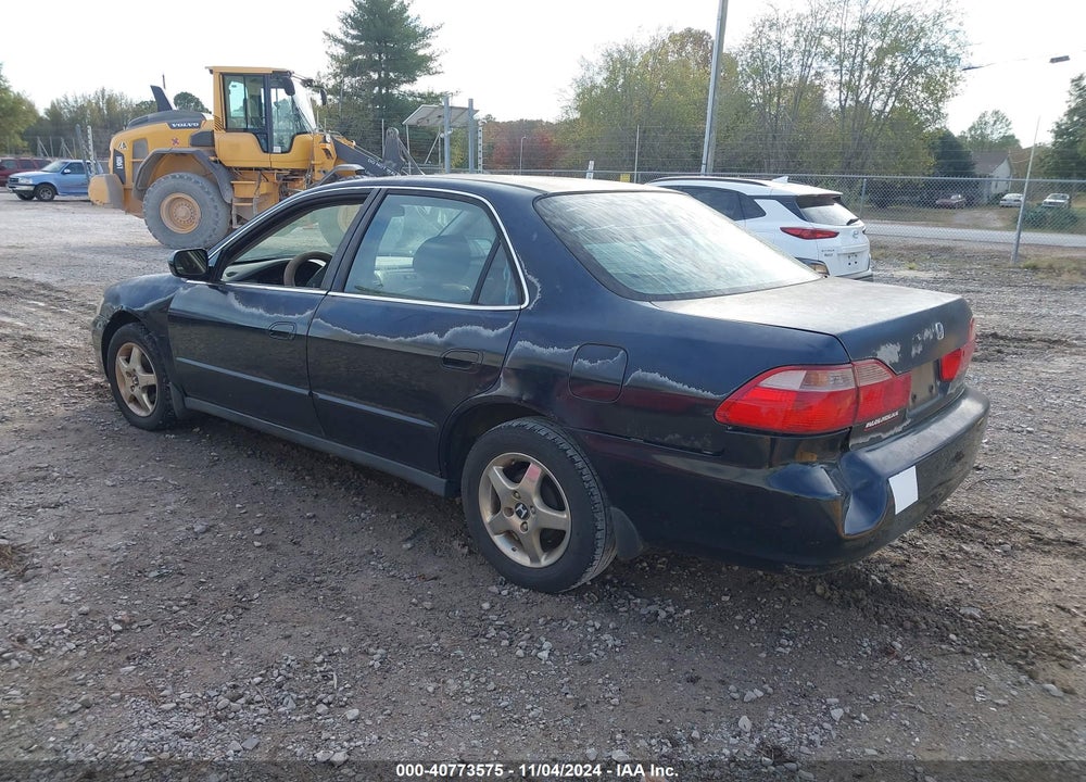 2000 HONDA ACCORD 2.3 LX VIN: 1HGCG5644YA154685