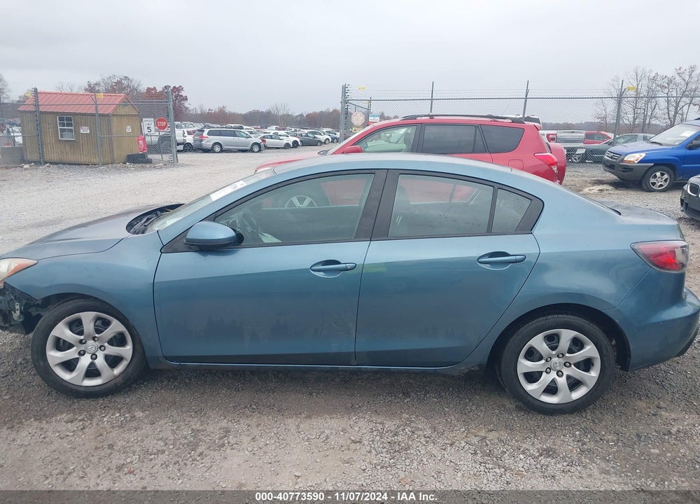 2011 MAZDA 3 I SPORT VIN: JM1BL1UGXB1381351
