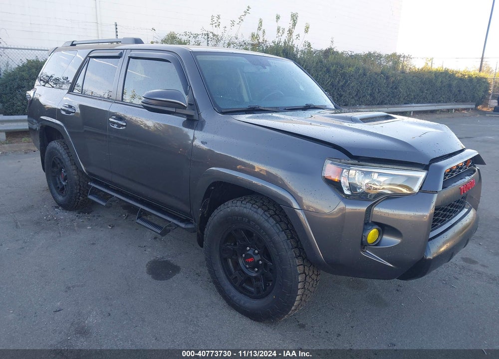 2018 TOYOTA 4RUNNER TRD OFF ROAD PREMIUM VIN: JTEBU5JR1J5587560