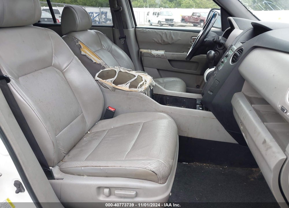 2010 HONDA PILOT EX-L VIN: 5FNYF4H50AB026674