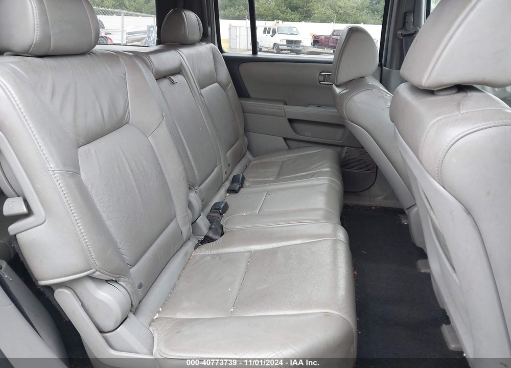 2010 HONDA PILOT EX-L VIN: 5FNYF4H50AB026674