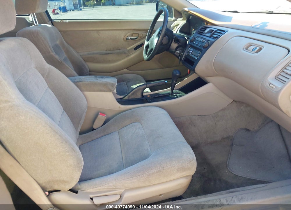 1999 HONDA ACCORD LX VIN: 1HGCG3244XA016508