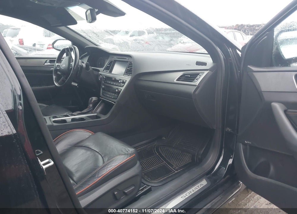 2015 HYUNDAI SONATA VIN: 5NPE34AB1FH065861