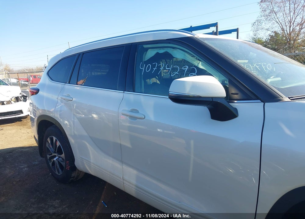 2020 TOYOTA HIGHLANDER XLE VIN: 5TDHZRAHXLS510262