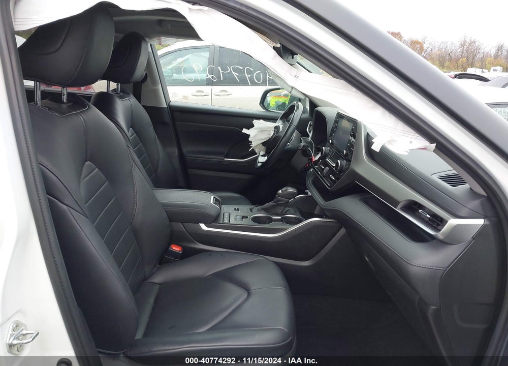 2020 TOYOTA HIGHLANDER XLE VIN: 5TDHZRAHXLS510262