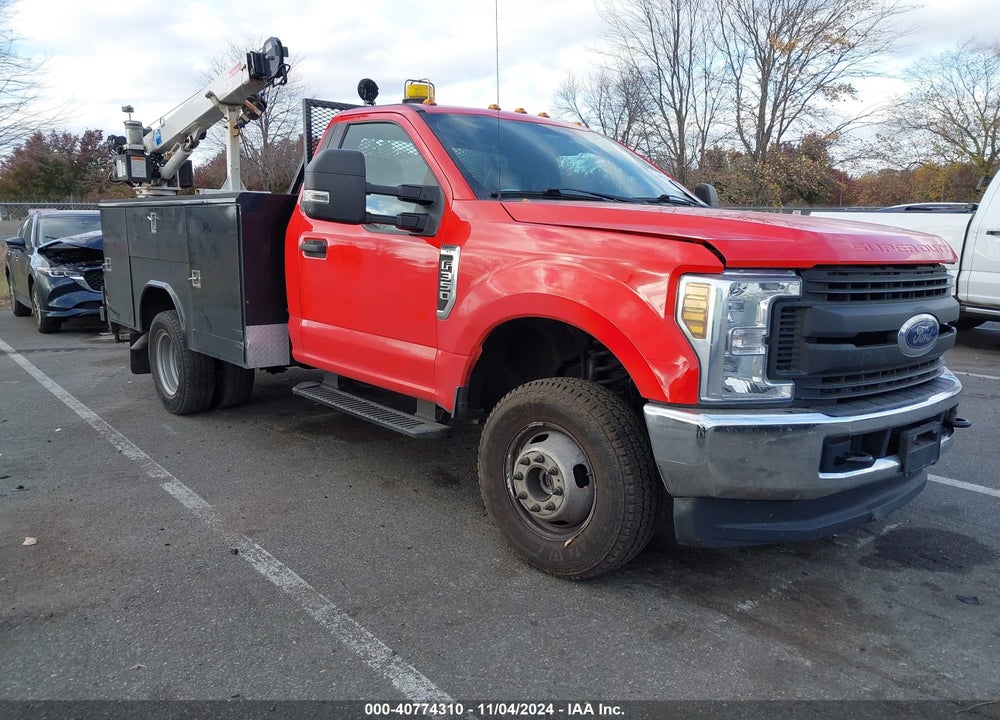 2019 FORD F-350 CHASSIS XL VIN: 1FDRF3H60KEE70207