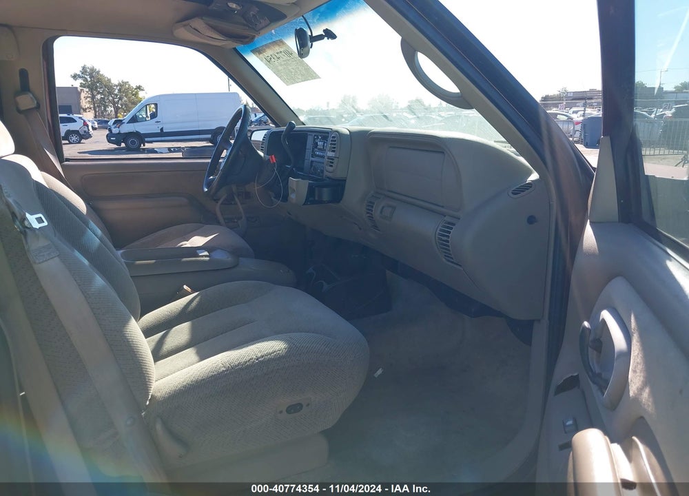 1999 CHEVROLET SUBURBAN 1500 LT VIN: 3GNEC16R1XG159292