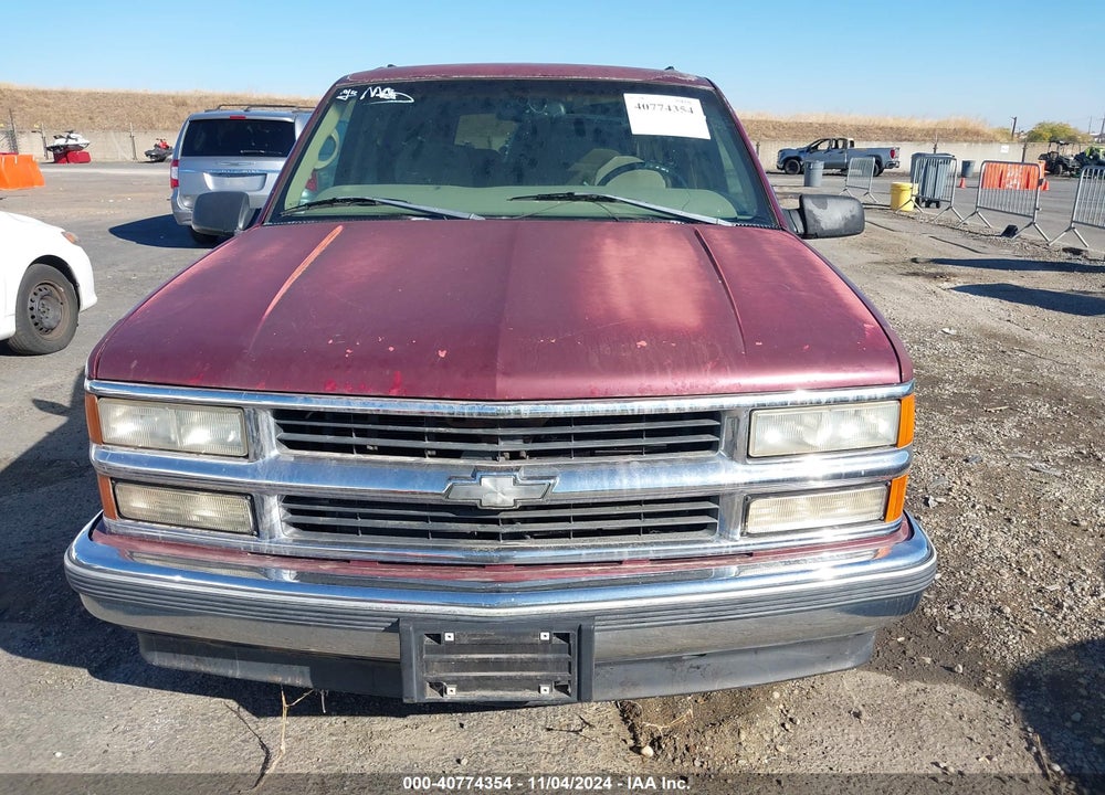 1999 CHEVROLET SUBURBAN 1500 LT VIN: 3GNEC16R1XG159292