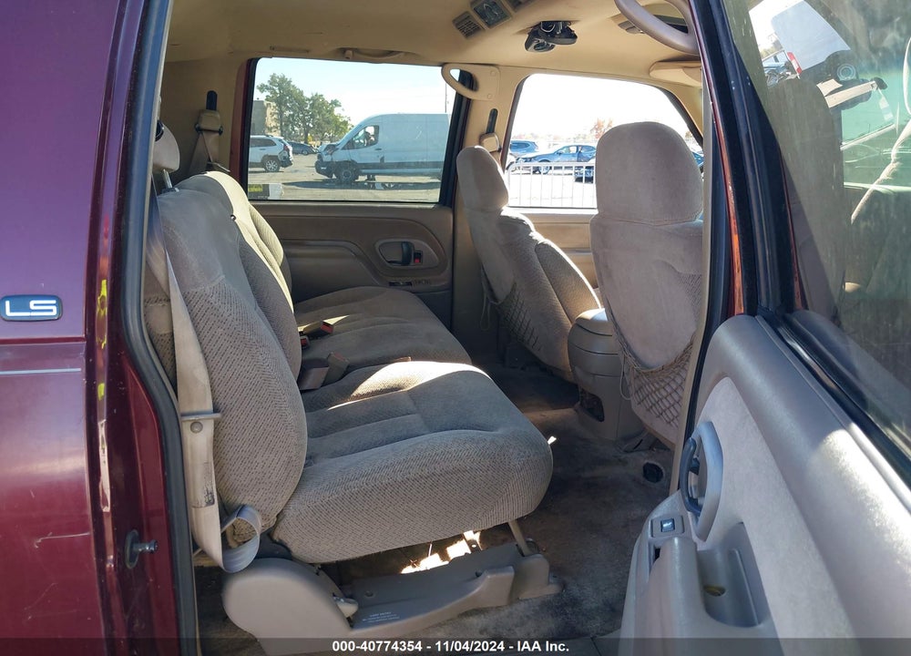 1999 CHEVROLET SUBURBAN 1500 LT VIN: 3GNEC16R1XG159292