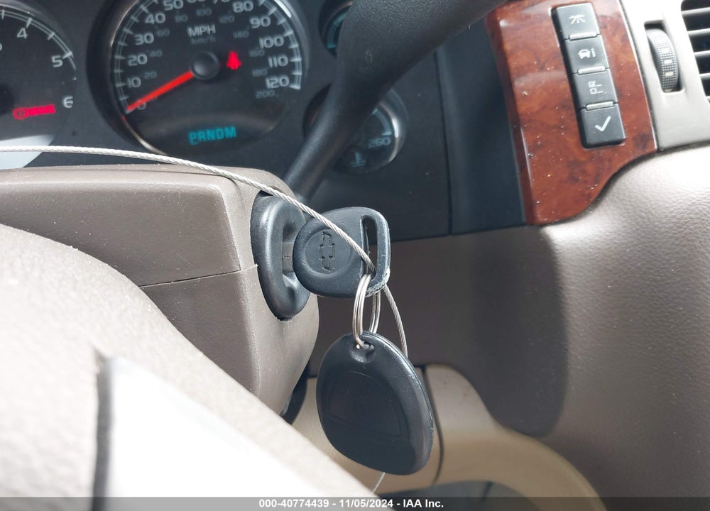 2014 CHEVROLET SUBURBAN 1500 LT VIN: 1GNSCJE02ER153763