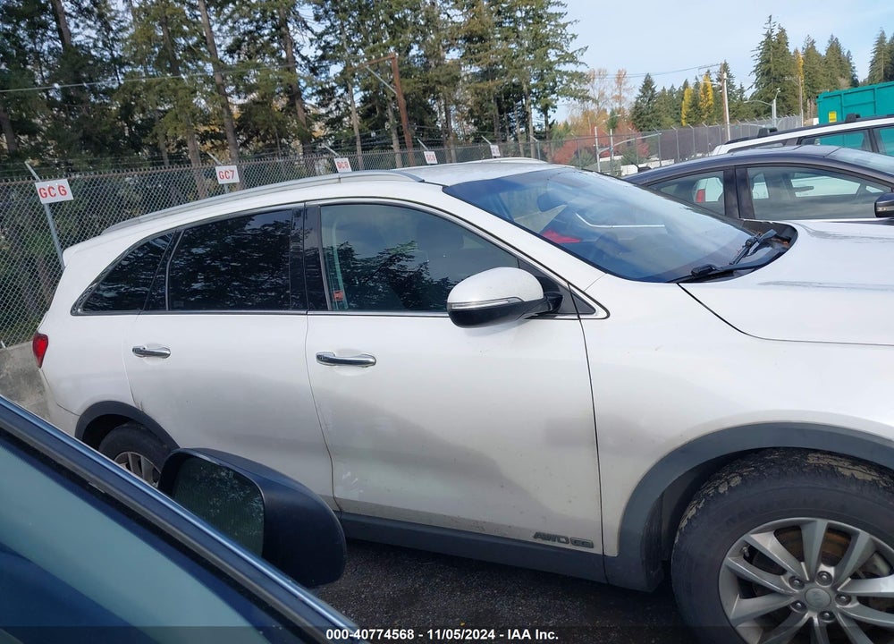 2017 KIA SORENTO LX V6 VIN: 5XYPGDA52HG315321