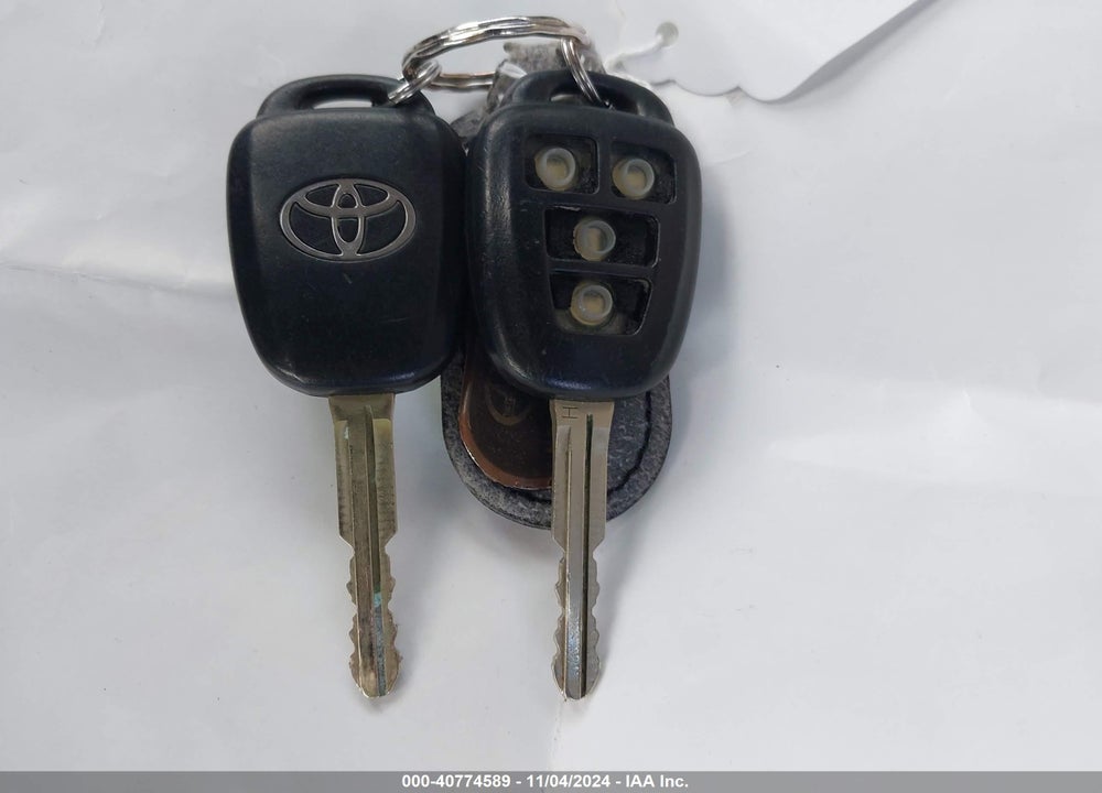 2017 TOYOTA COROLLA LE VIN: 2T1BURHE3HC963669