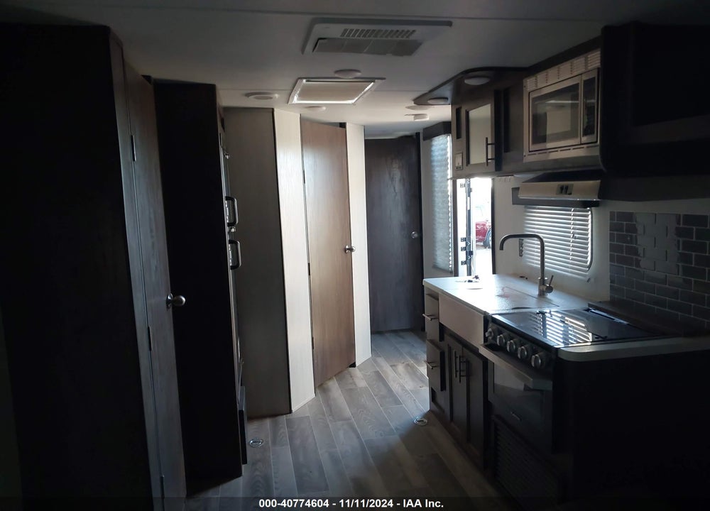 2019 CHEROKEE GREY WOLF TOY HAULER VIN: 4X4TCKX29KK059394