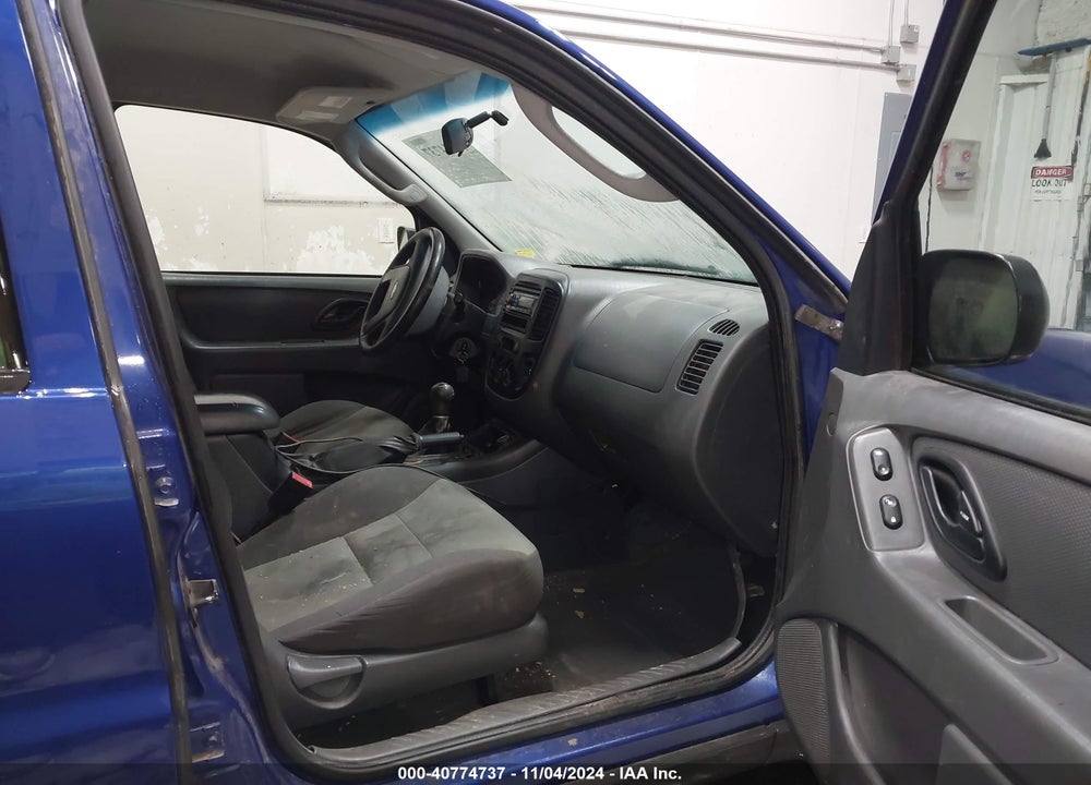 2005 FORD ESCAPE XLS VIN: 1FMYU02Z55KB64340